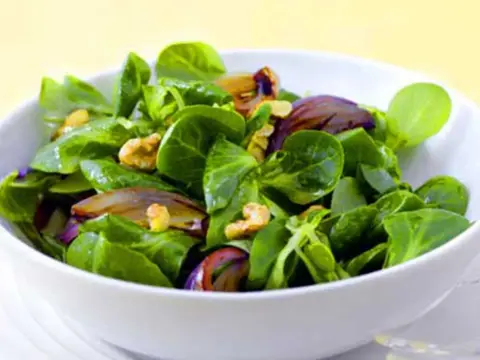 Feldsalat mit Zwiebeln - Tipps für die perfekte Balance